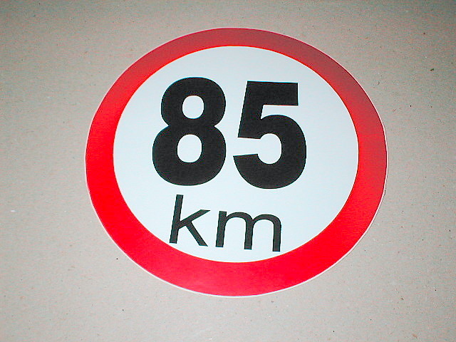 Označenie rýchlosti 85 km/h reflexné